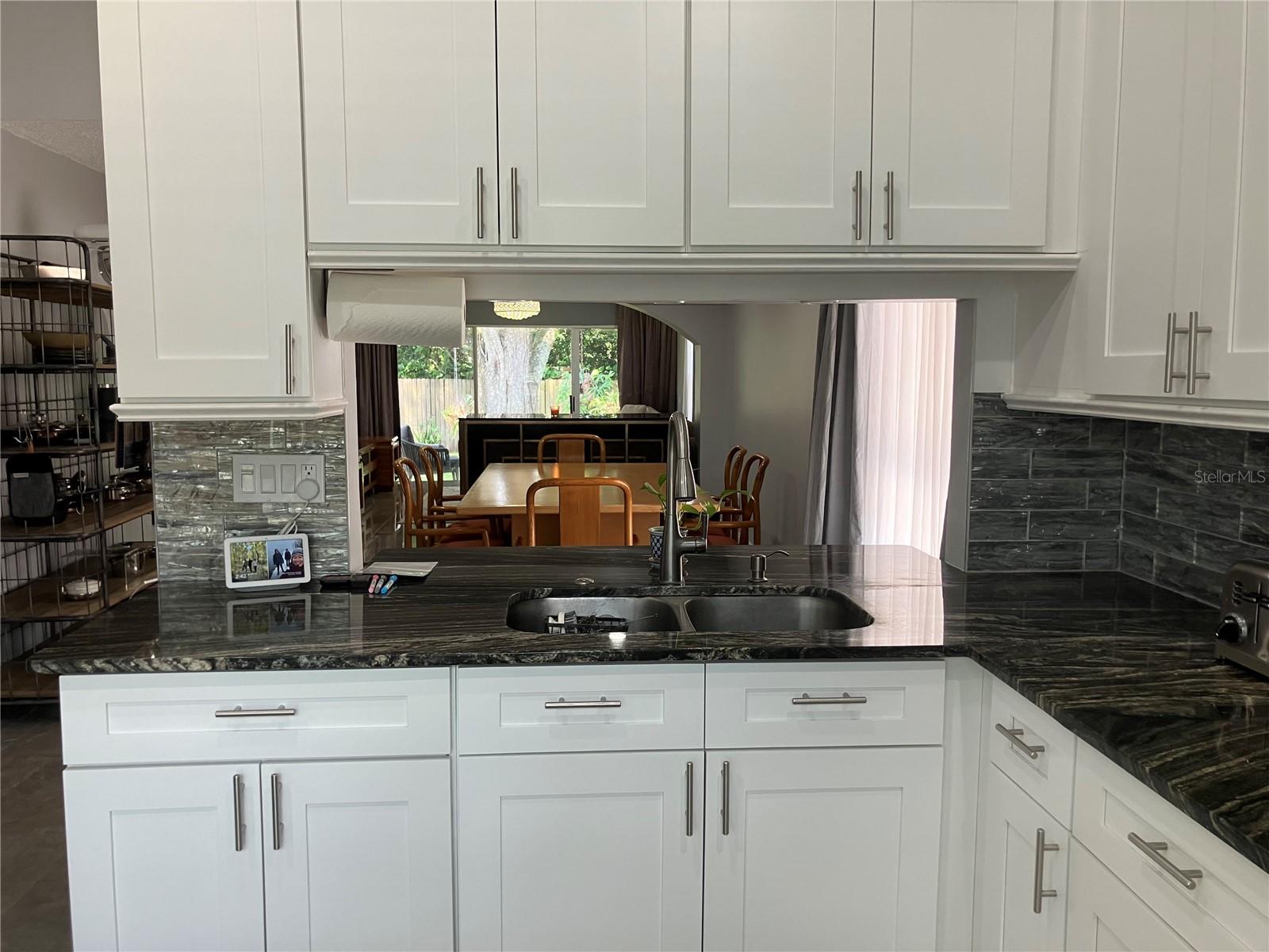 3440 Laurel Dale Dr Property Photo 4
