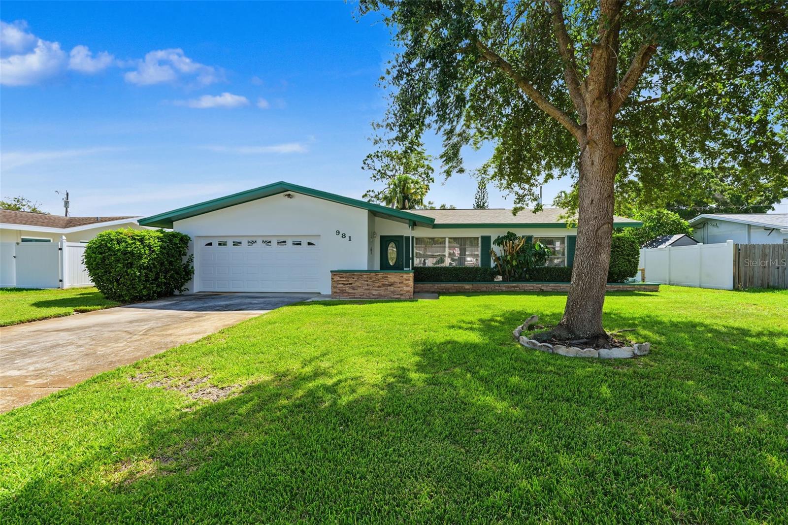 981 STEPHEN FOSTER DR