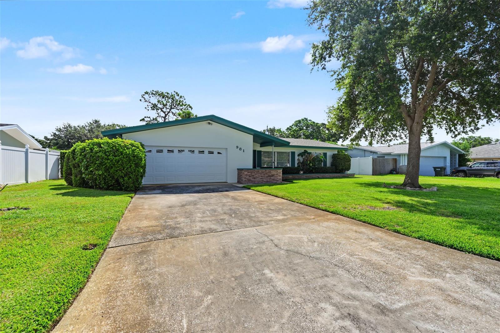 981 Stephen Foster Dr Property Photo 3