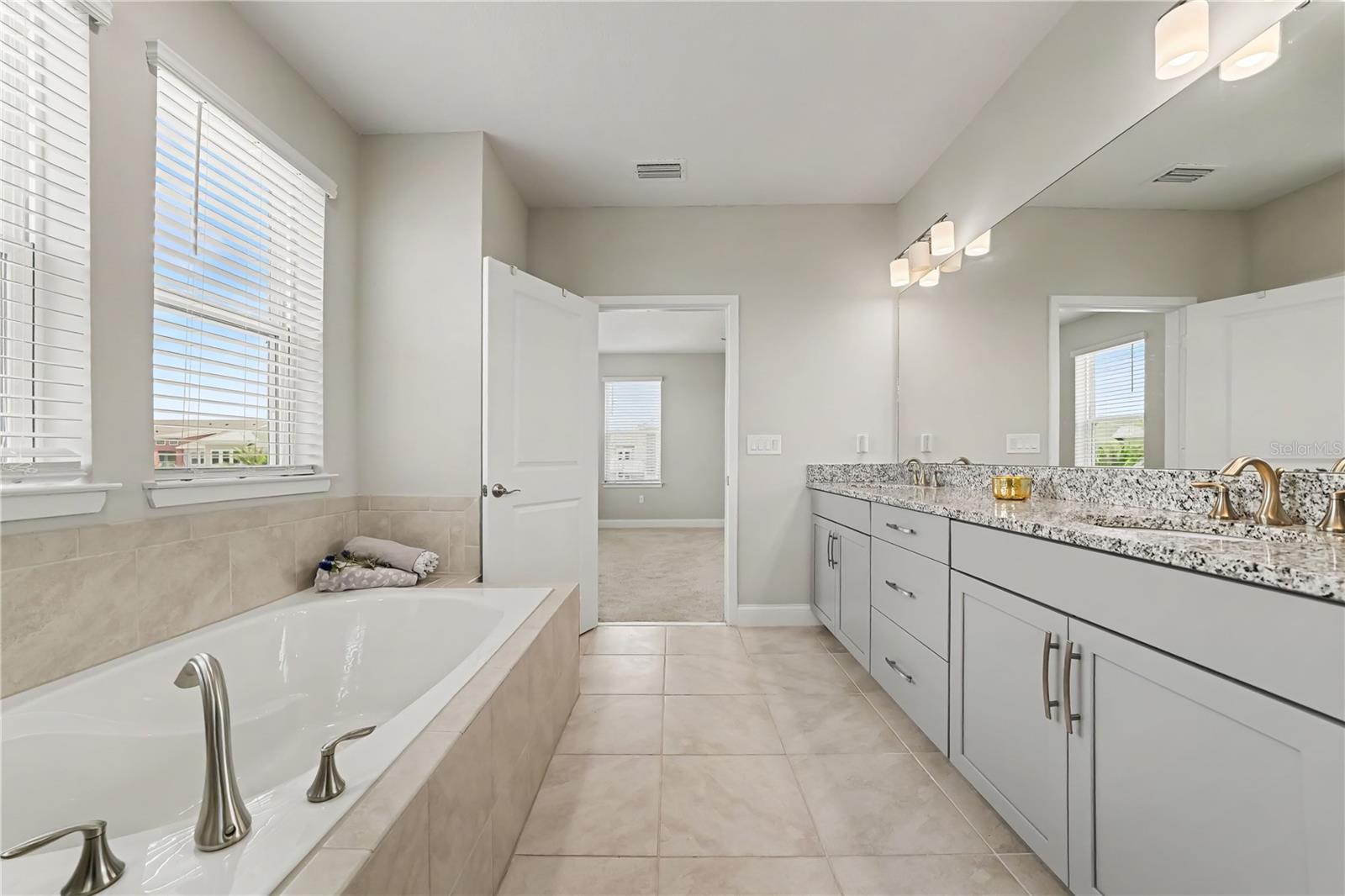 7505 Laureate Blvd #2407 Property Photo 27