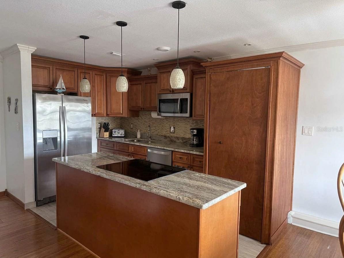 4728 Beach #c Property Photo 9