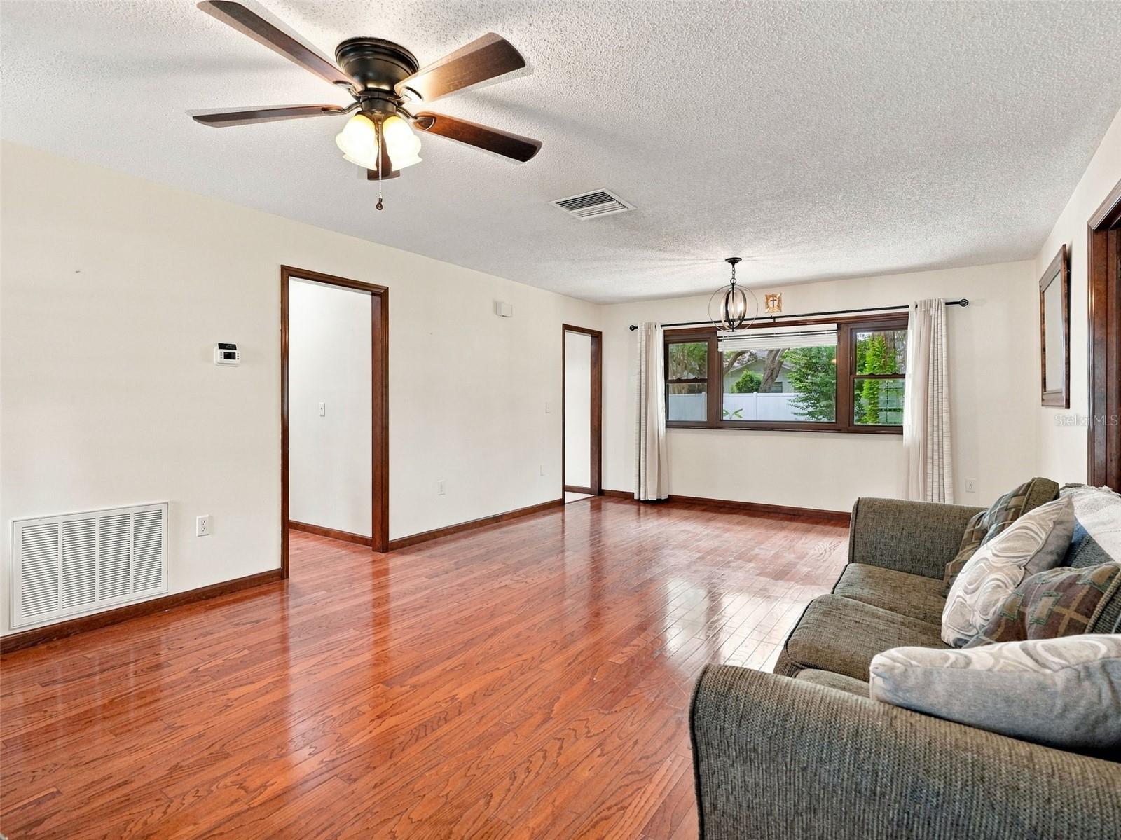 1139 Desmond Ave Property Photo 5