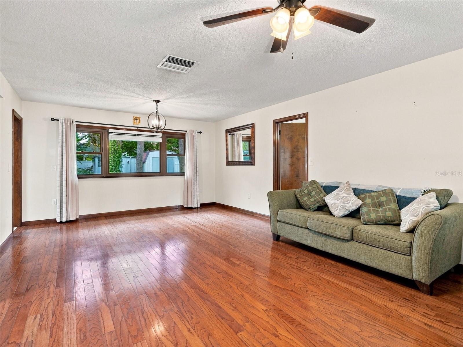 1139 Desmond Ave Property Photo 6