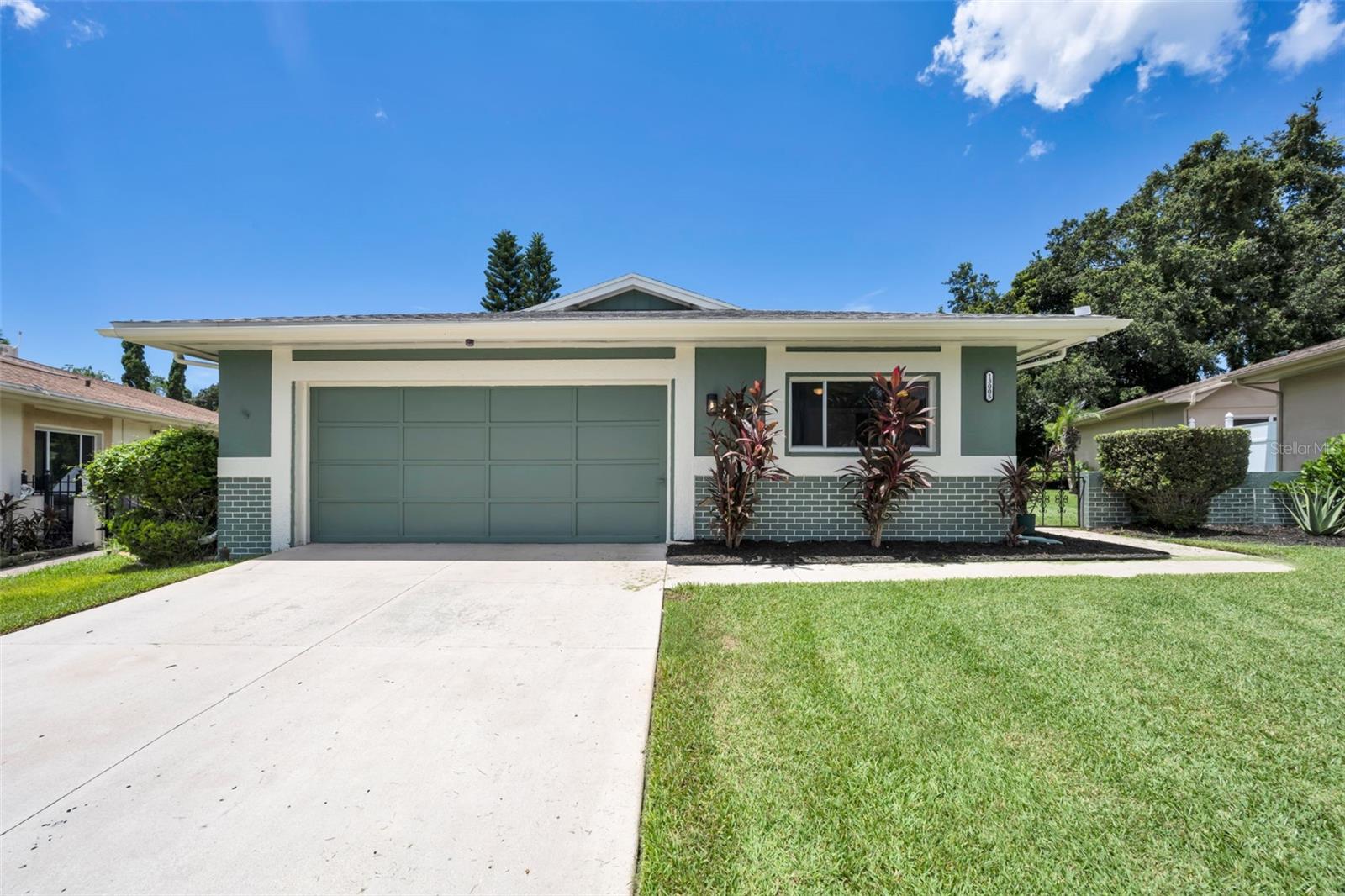 13005 CLUB DR Property Photo 1