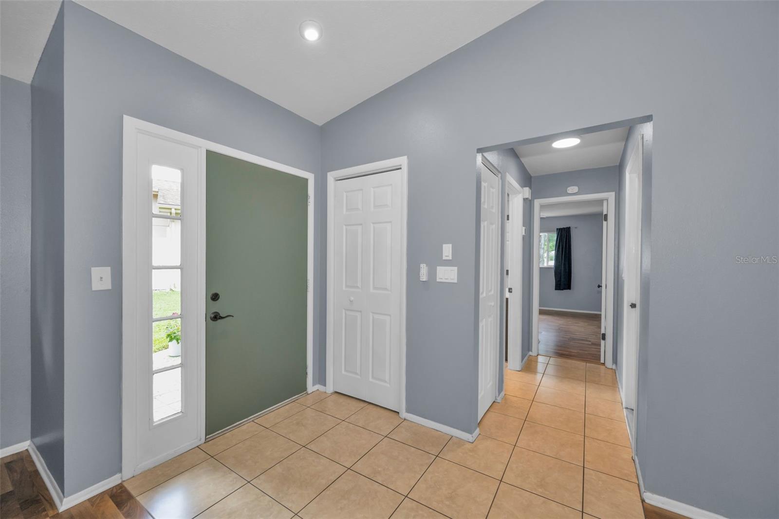 13005 Club Dr Property Photo 2