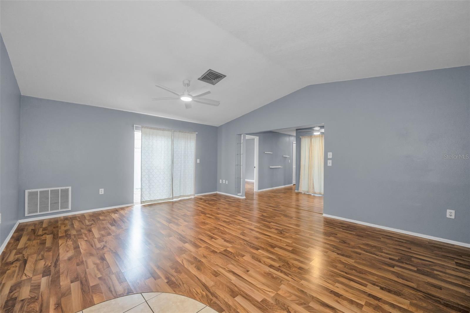 13005 Club Dr Property Photo 3