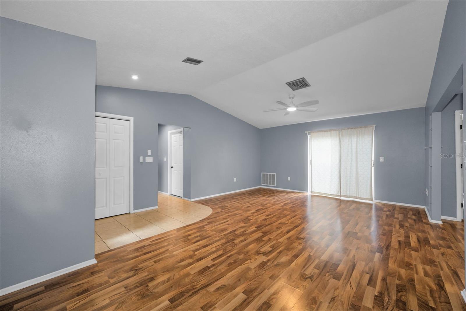 13005 Club Dr Property Photo 4