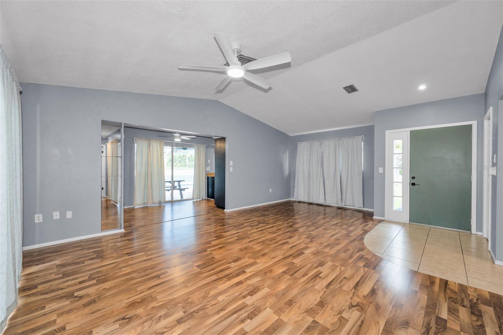 13005 Club Dr Property Photo 5