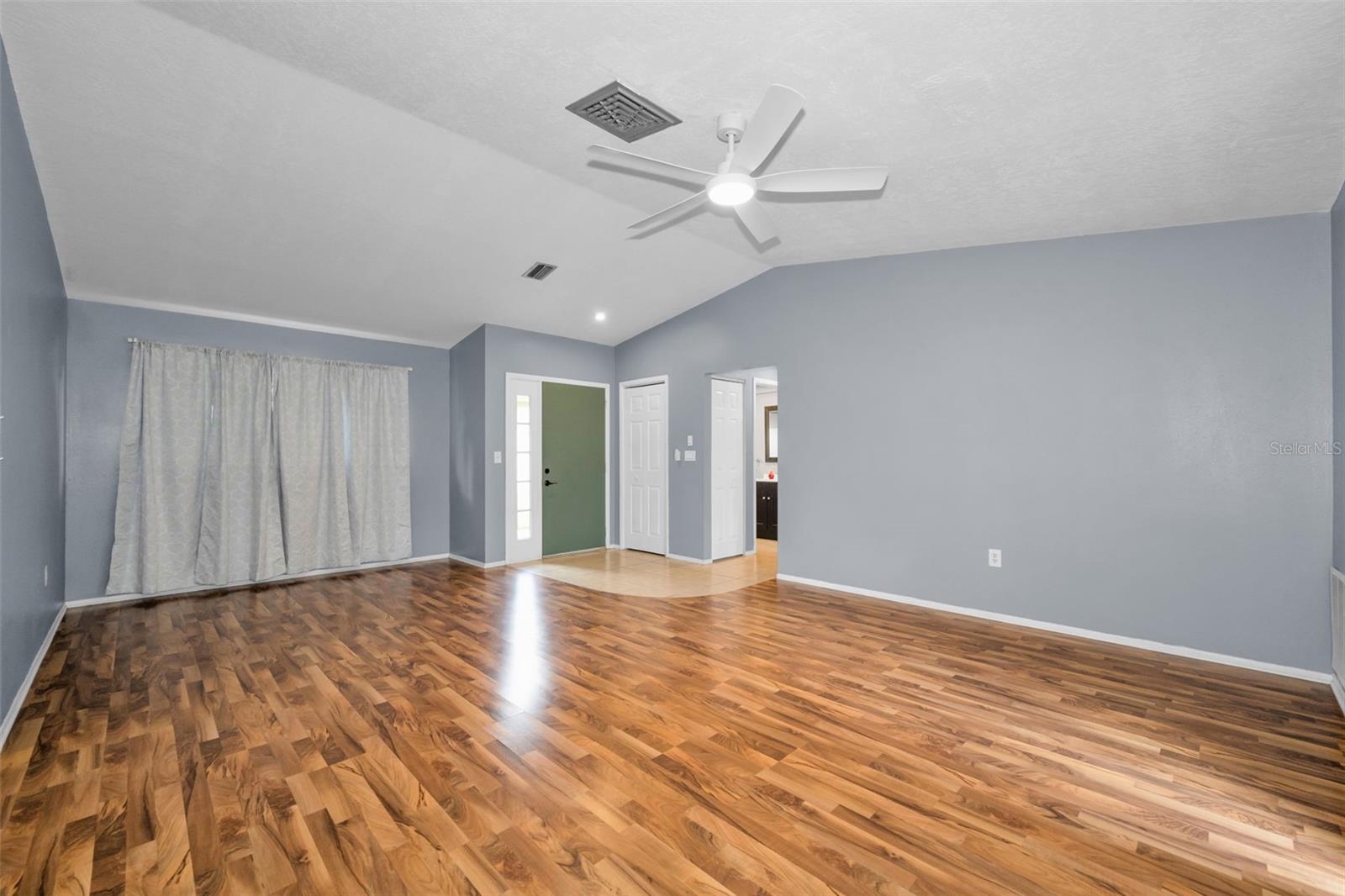 13005 Club Dr Property Photo 6