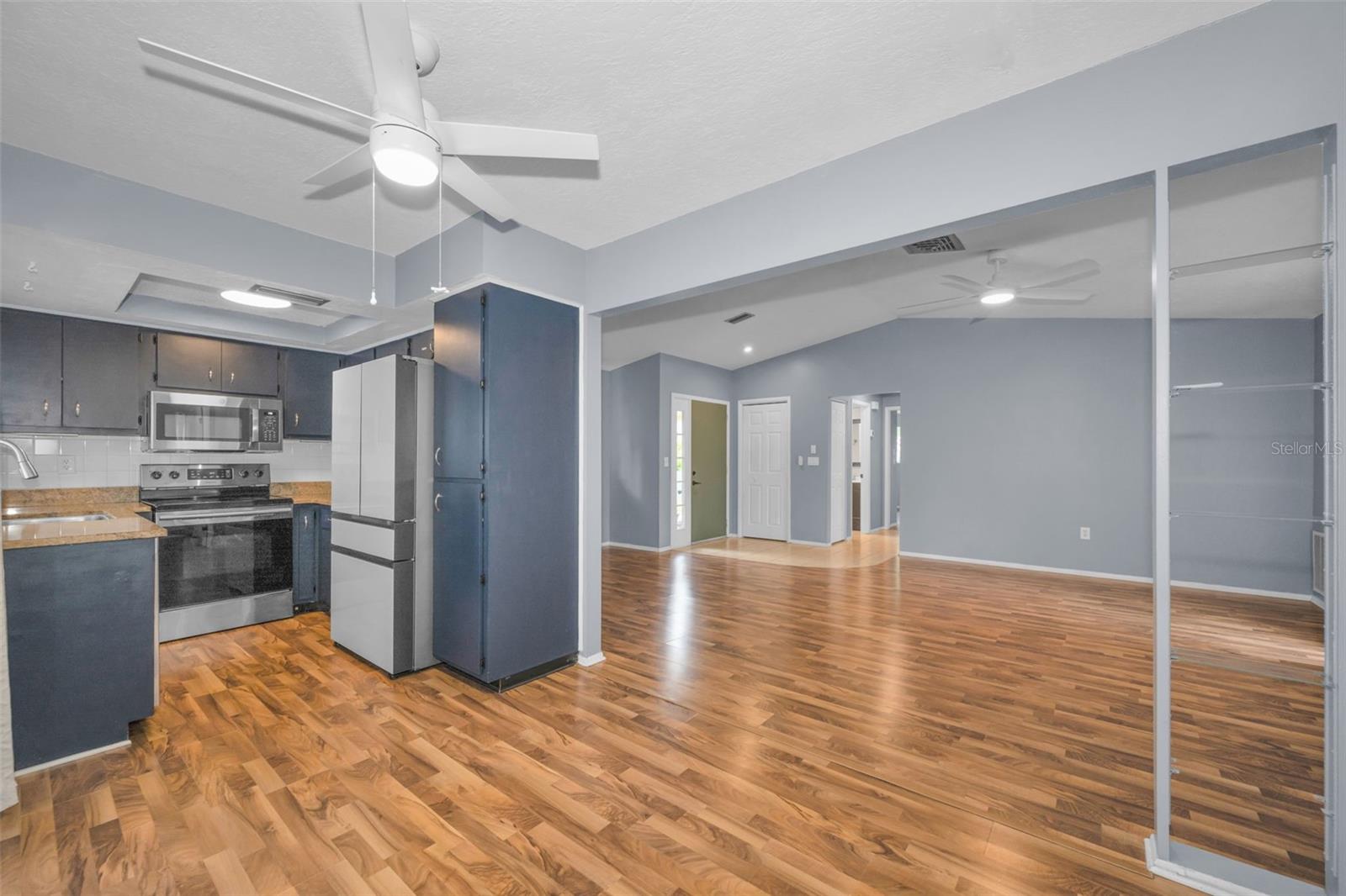 13005 Club Dr Property Photo 9
