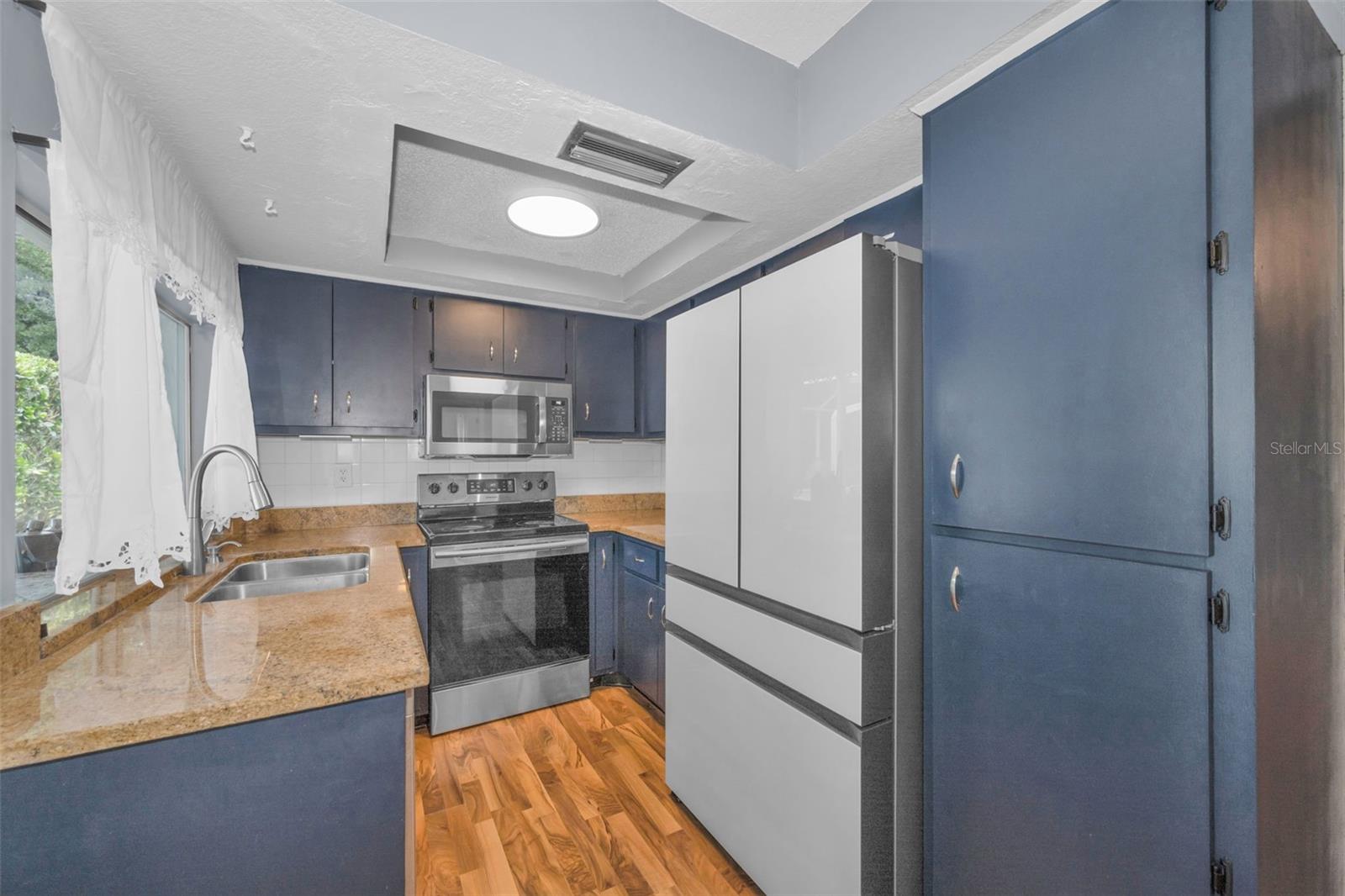 13005 Club Dr Property Photo 10