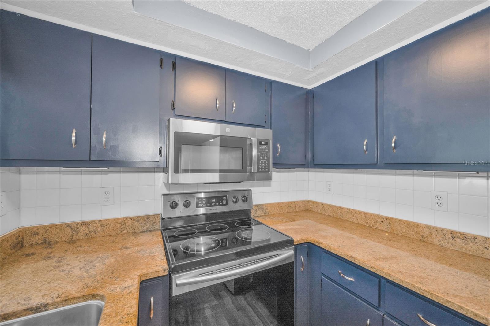 13005 Club Dr Property Photo 12