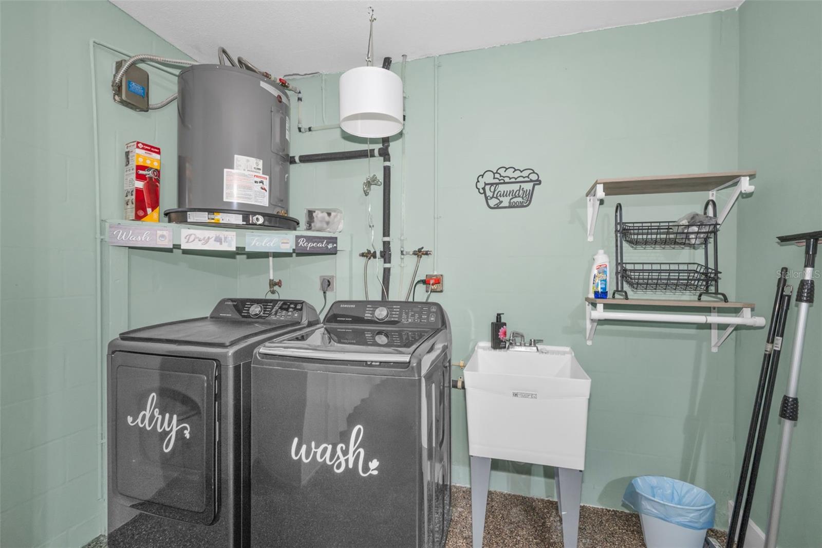 13005 Club Dr Property Photo 24