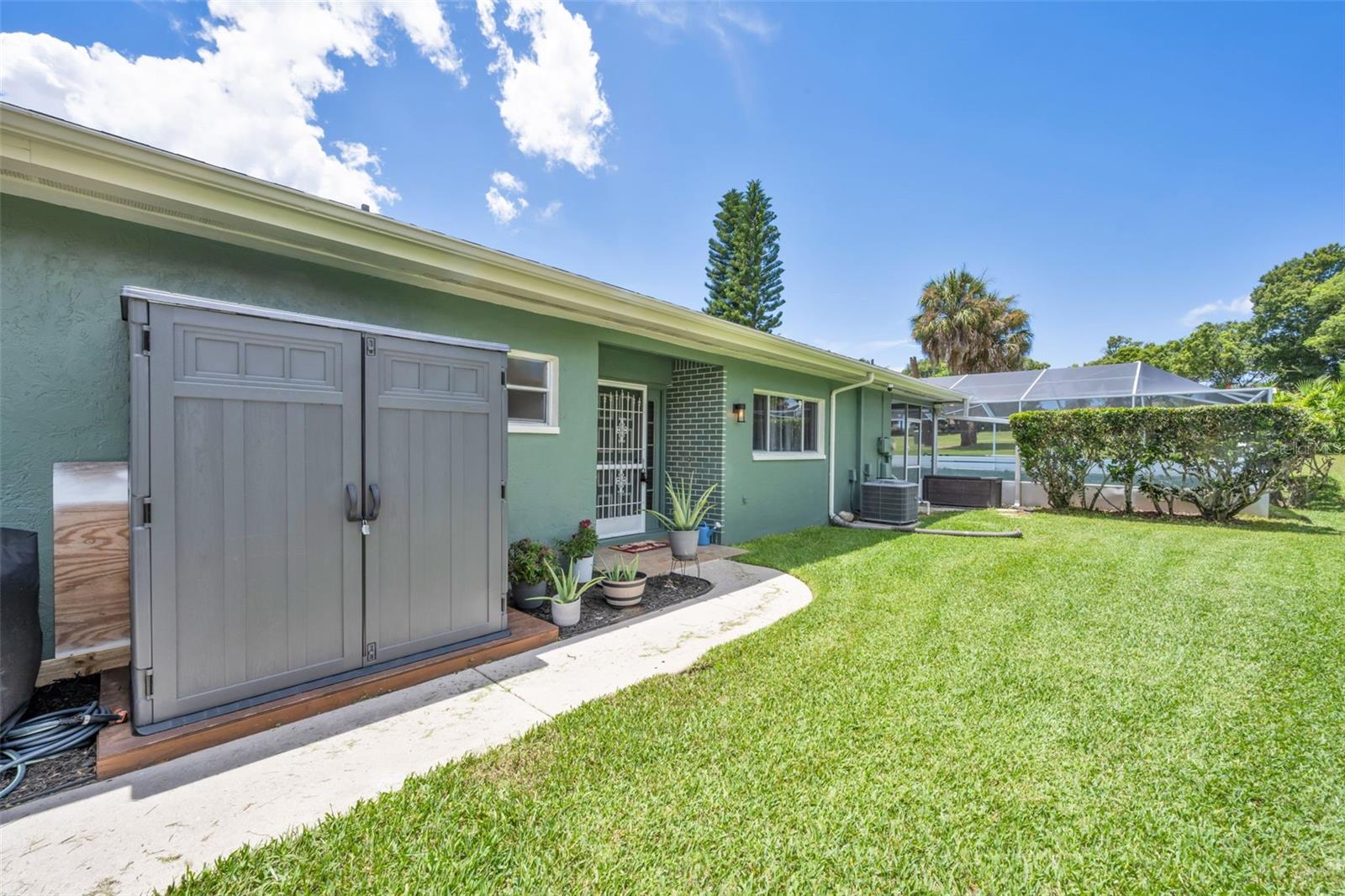 13005 Club Dr Property Photo 36