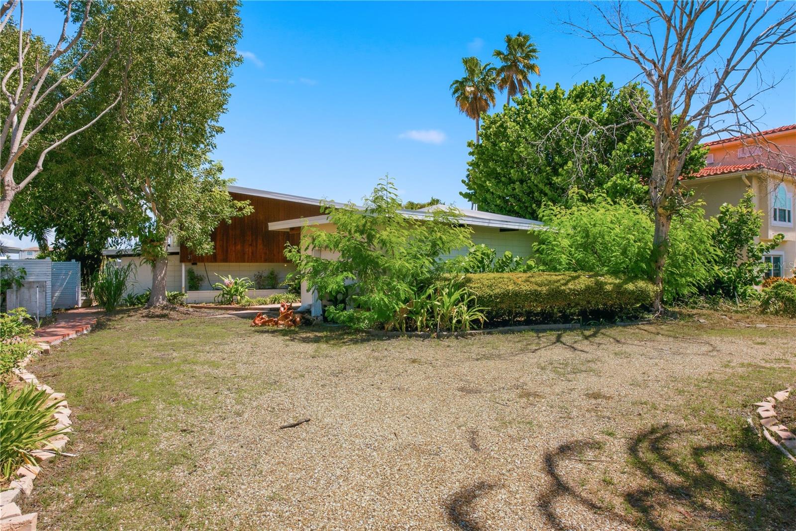 31 DOLPHIN DR Property Photo 1