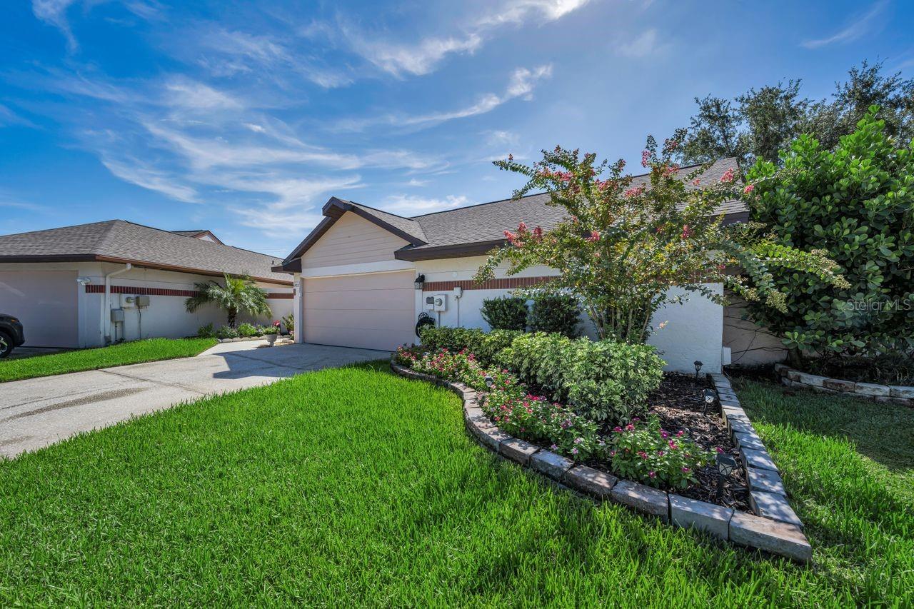 6923 Silvermill Dr Property Photo 3