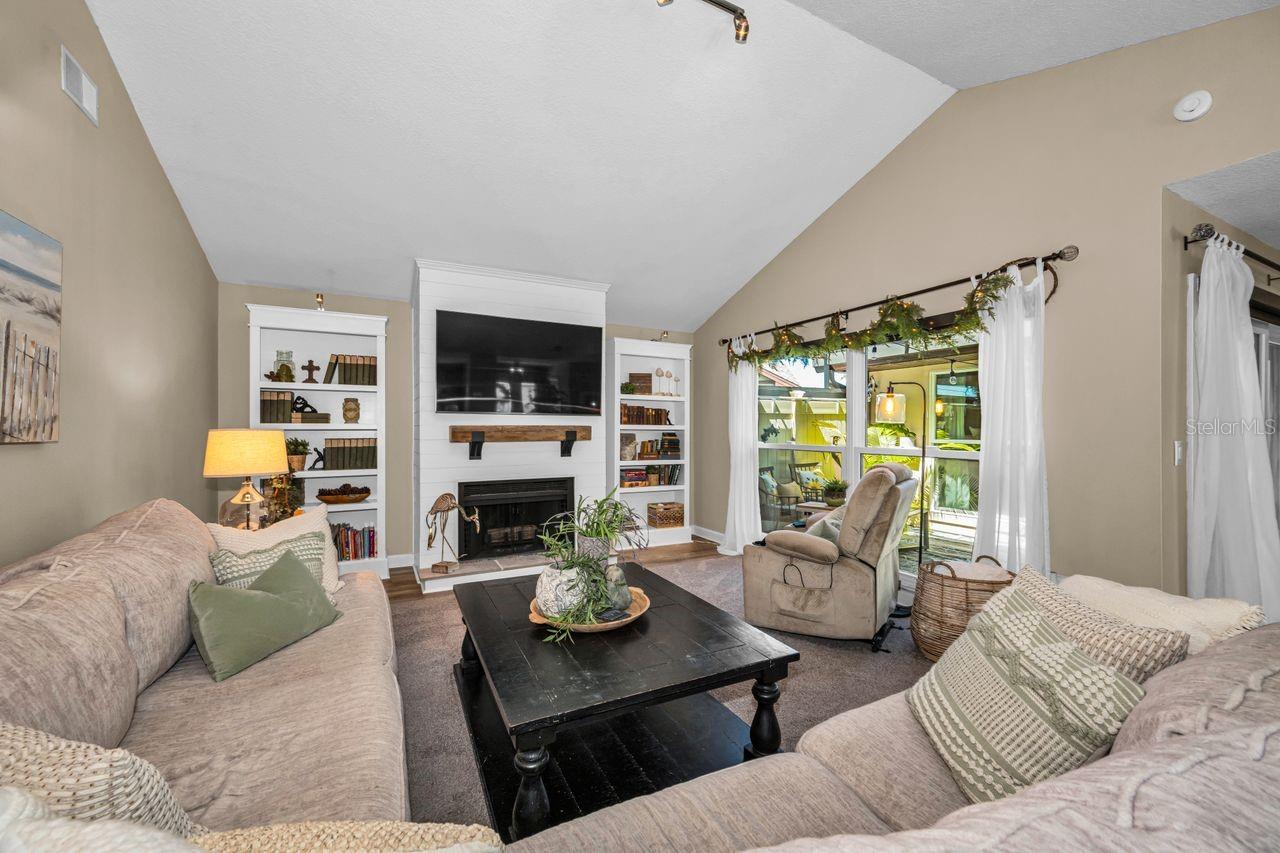 6923 Silvermill Dr Property Photo 12