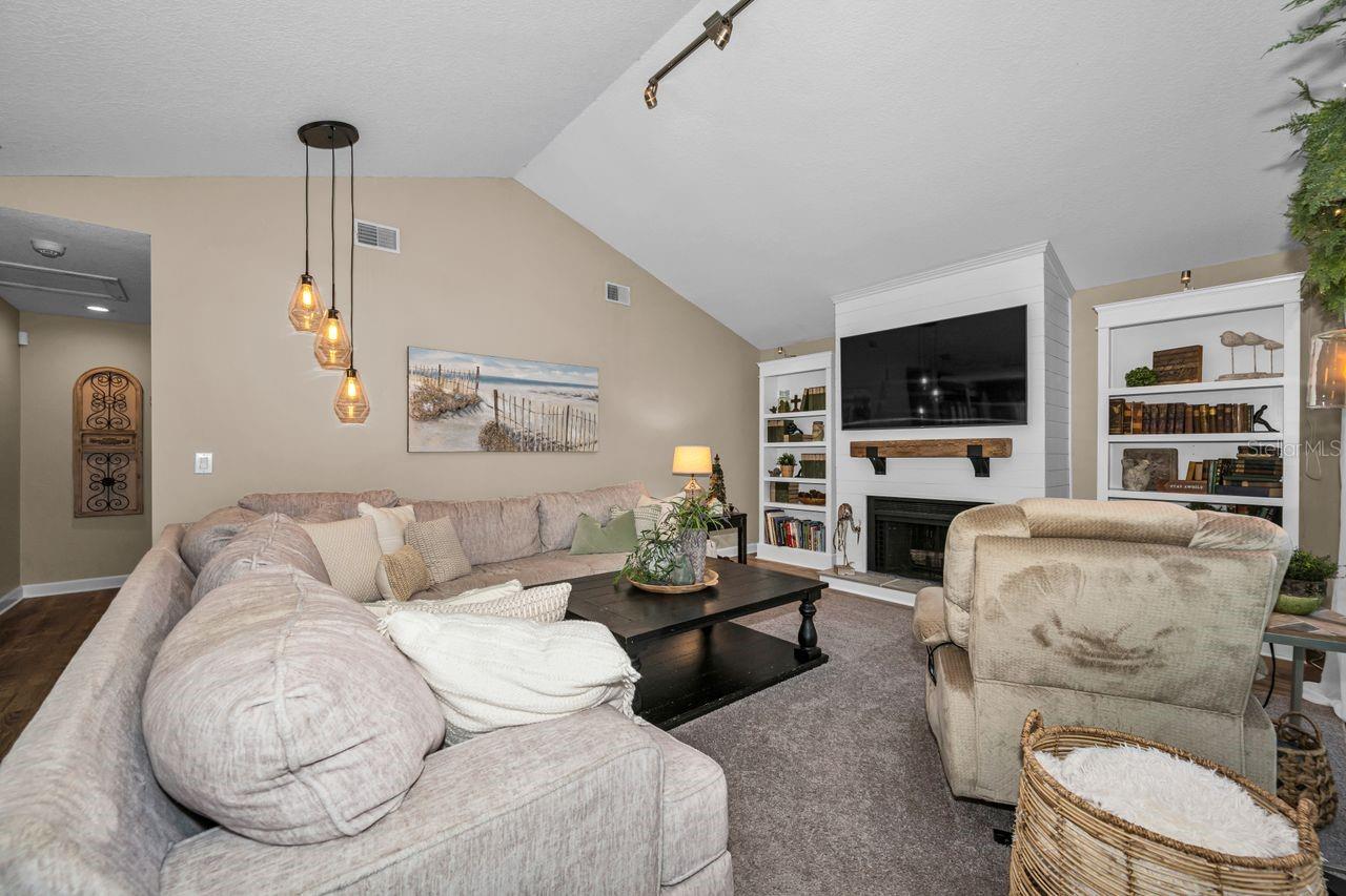 6923 Silvermill Dr Property Photo 14