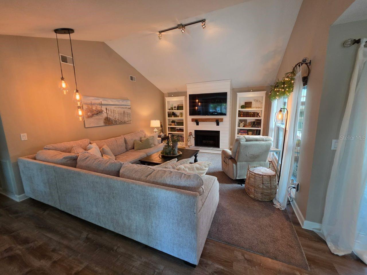 6923 Silvermill Dr Property Photo 16