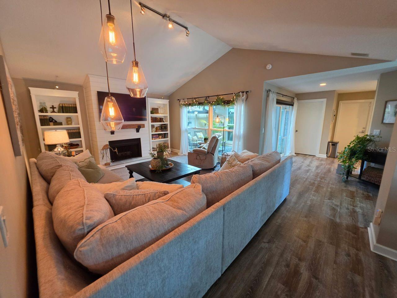 6923 Silvermill Dr Property Photo 17