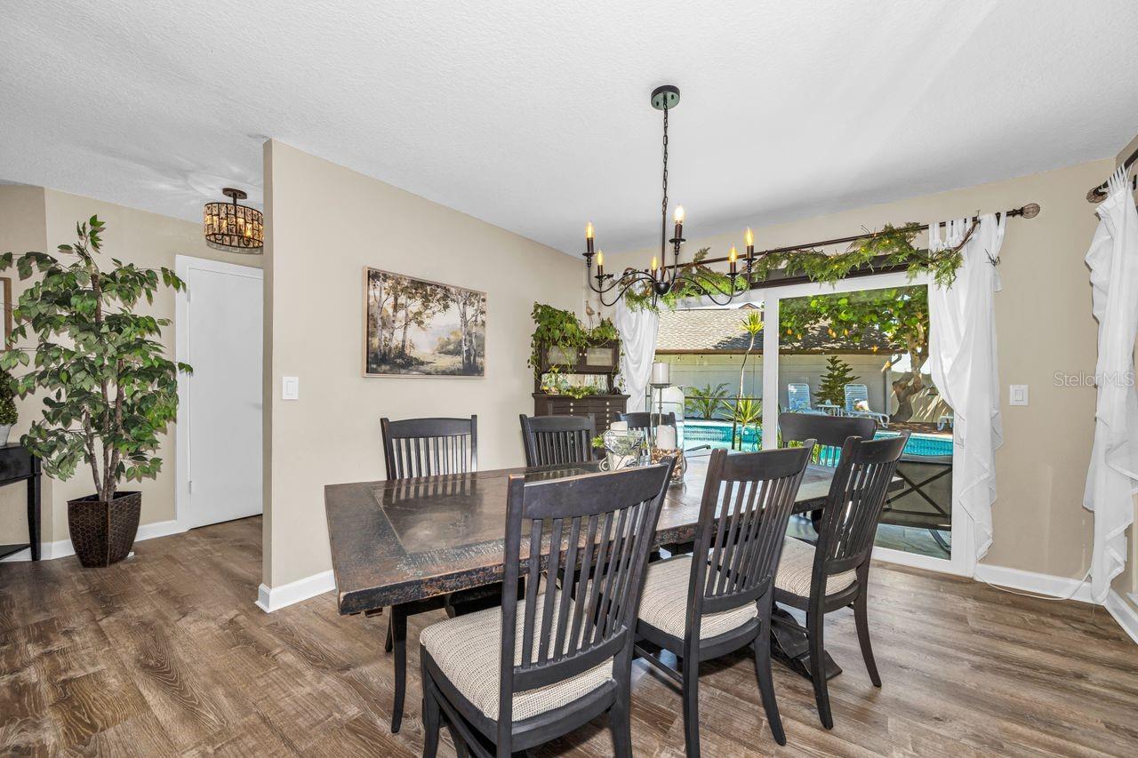6923 Silvermill Dr Property Photo 33
