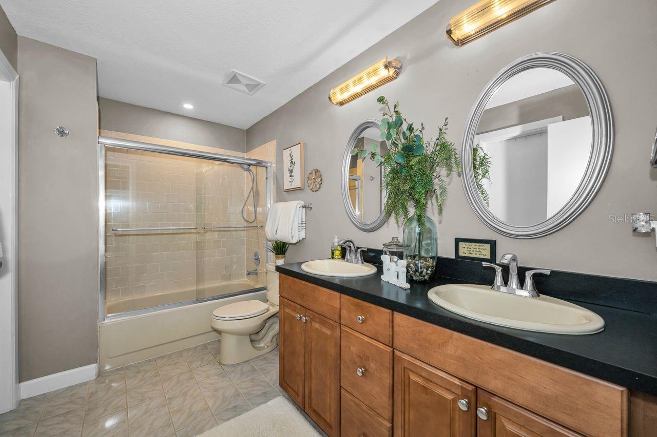 6923 Silvermill Dr Property Photo 40