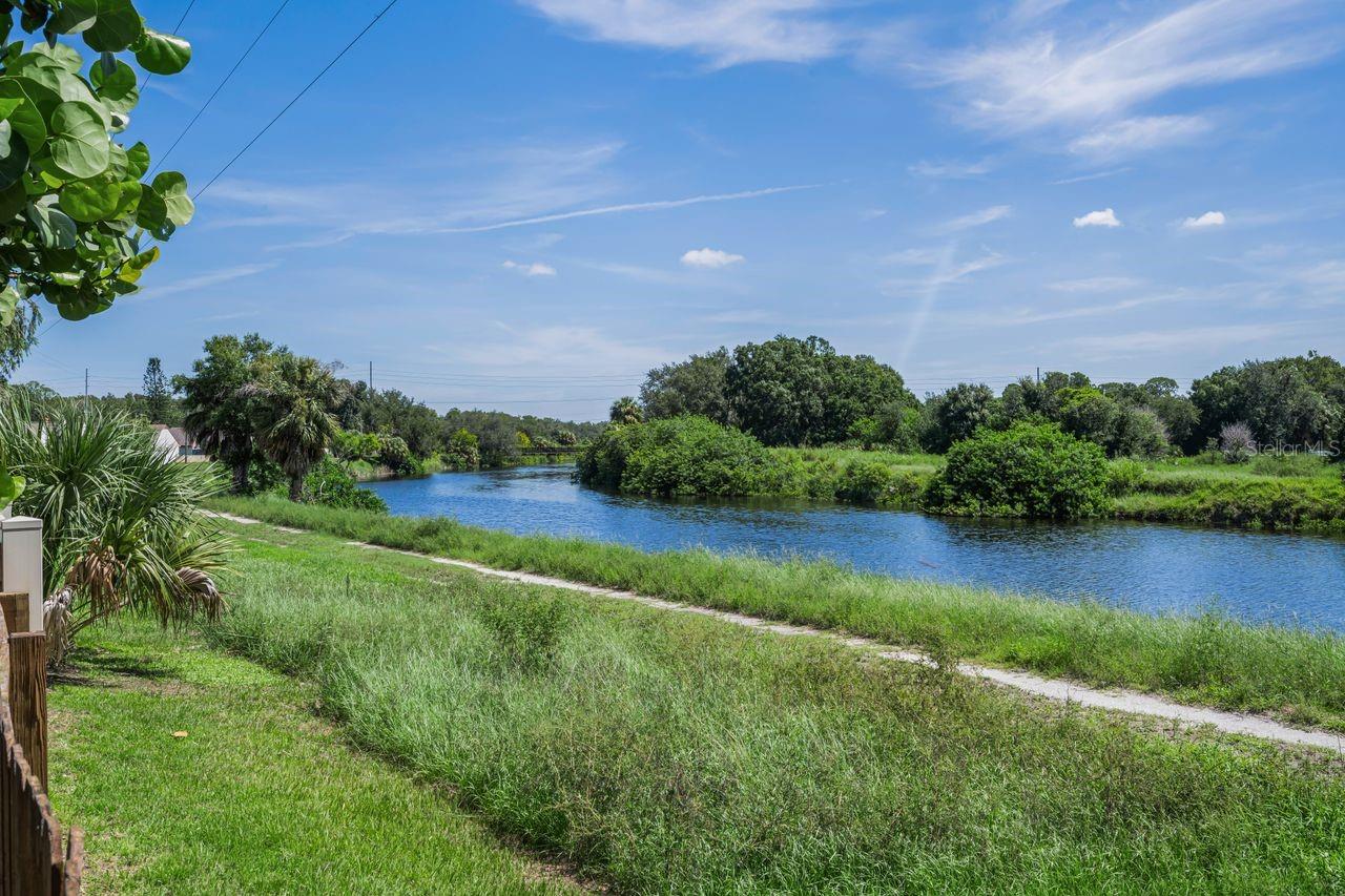 6923 Silvermill Dr Property Photo 58