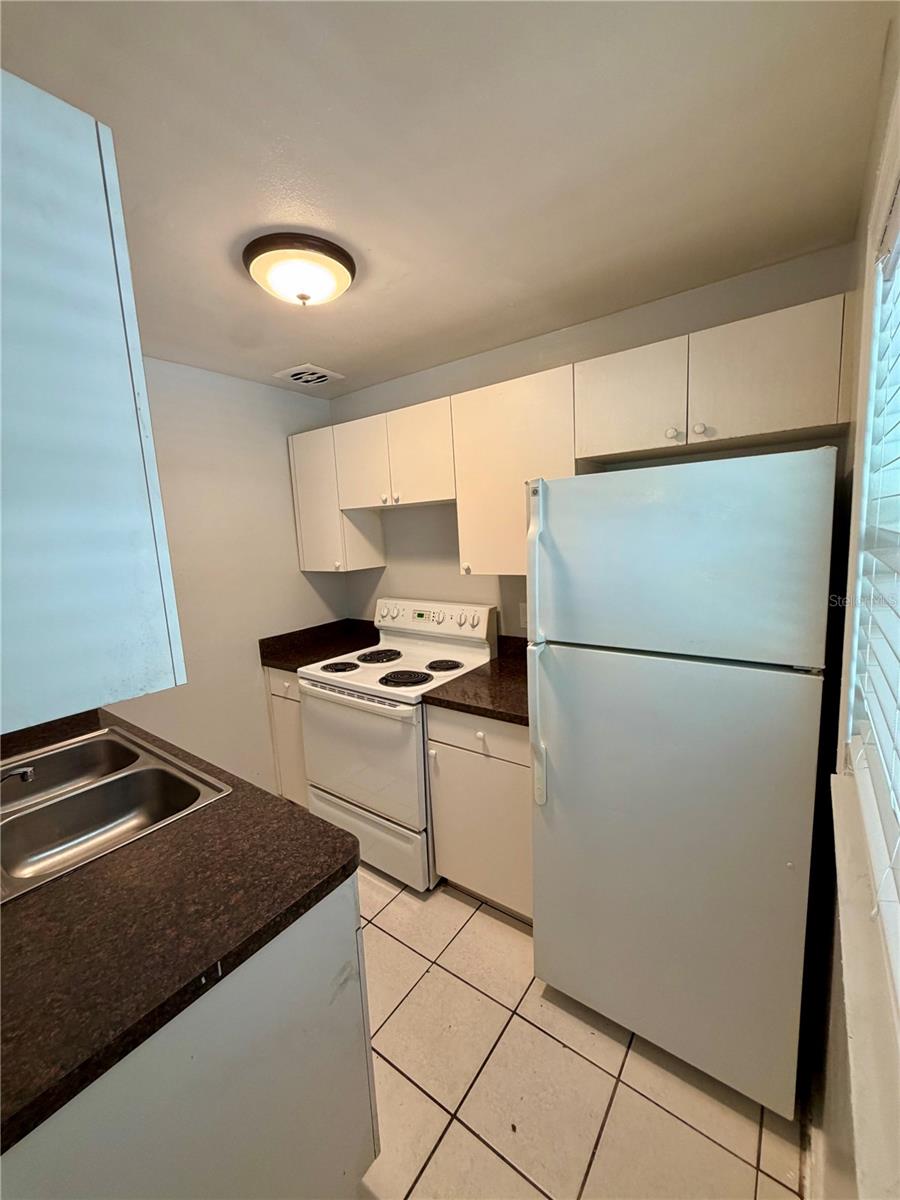 908 Beverly Ave #c Property Photo 2