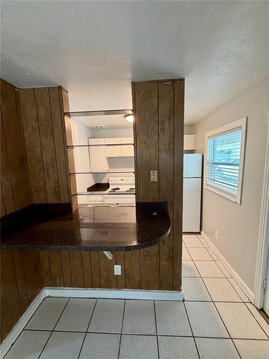908 Beverly Ave #c Property Photo 3