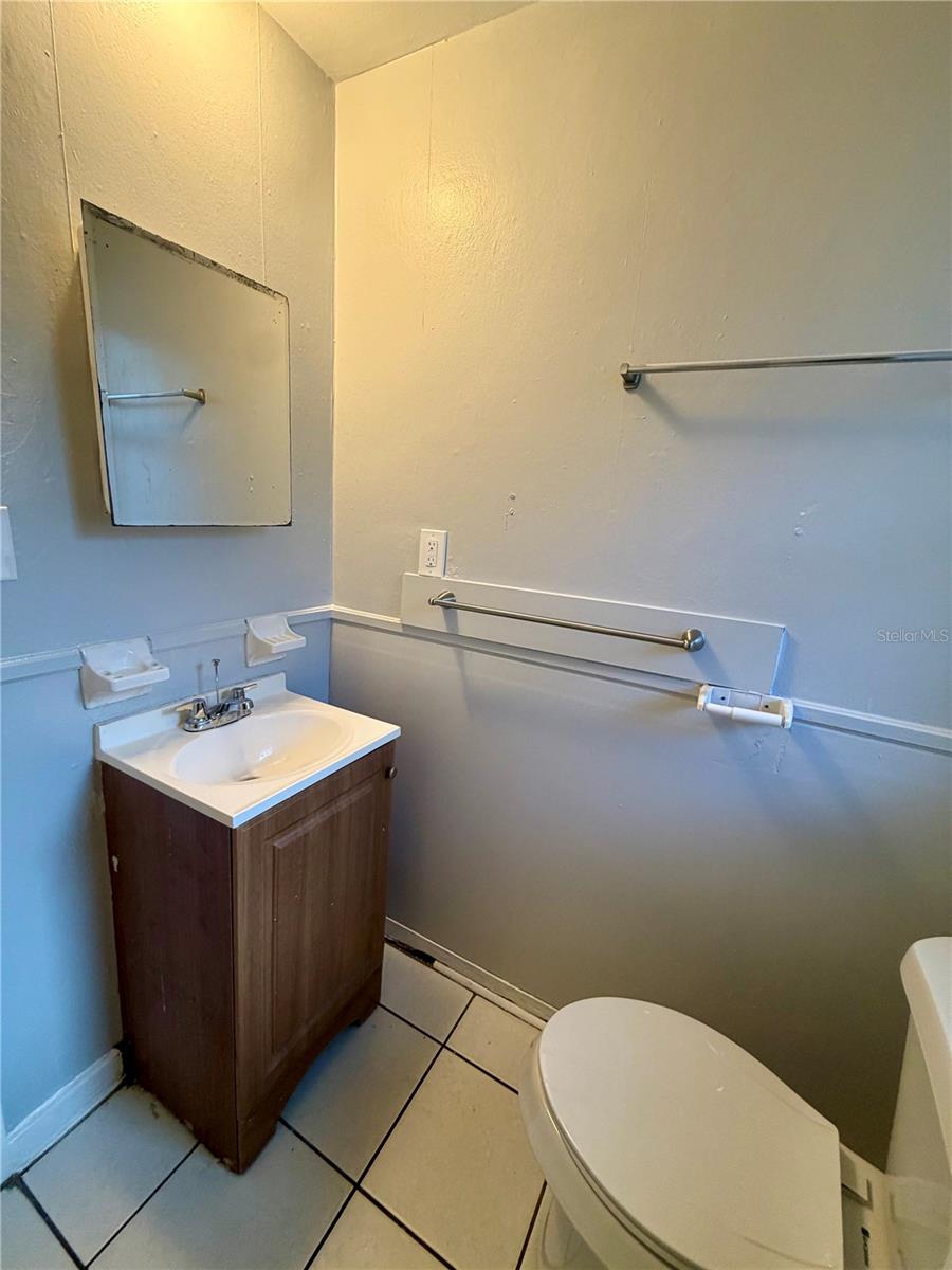 908 Beverly Ave #c Property Photo 9
