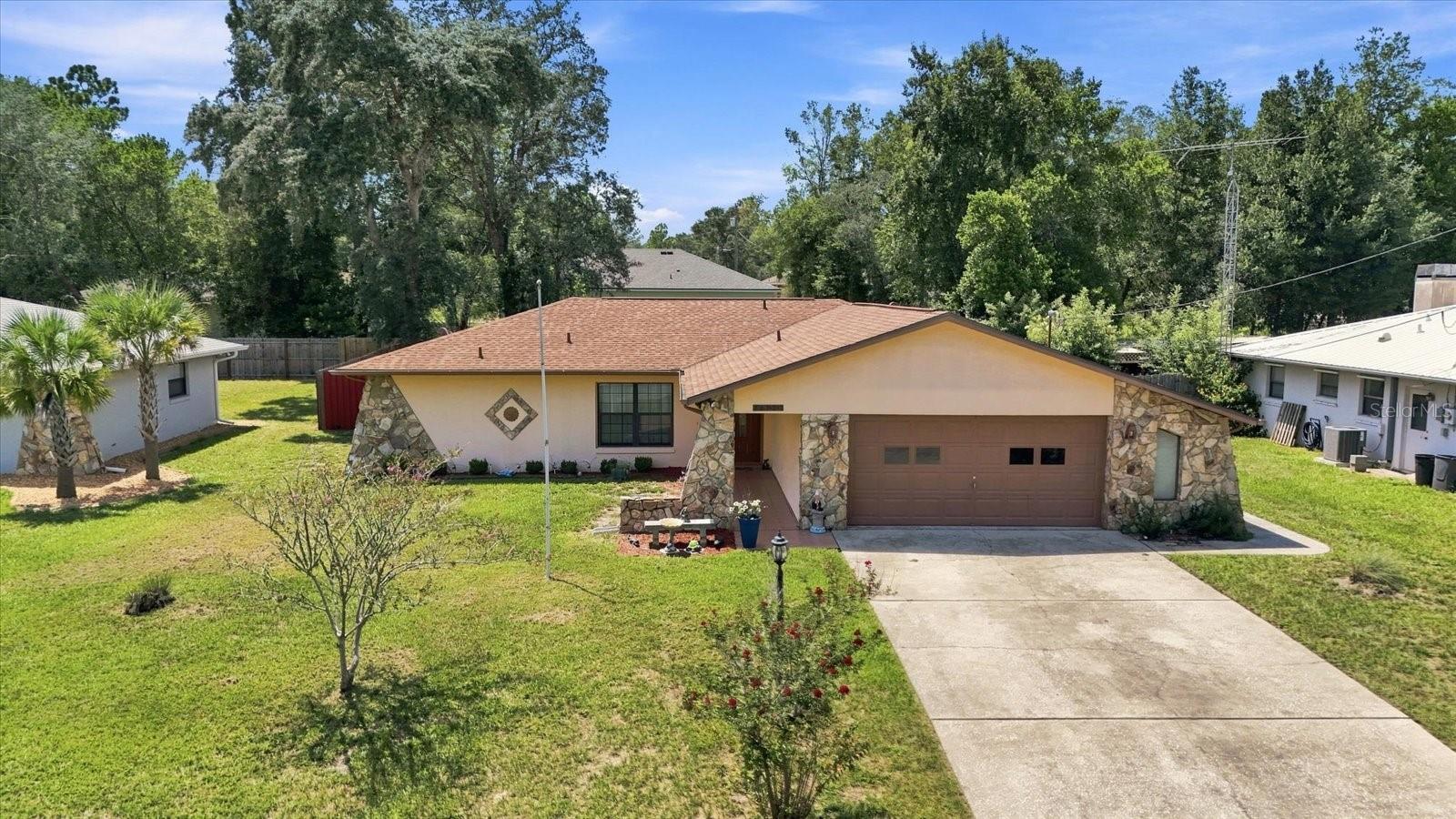 8830 N Amboy Dr Property Photo 2
