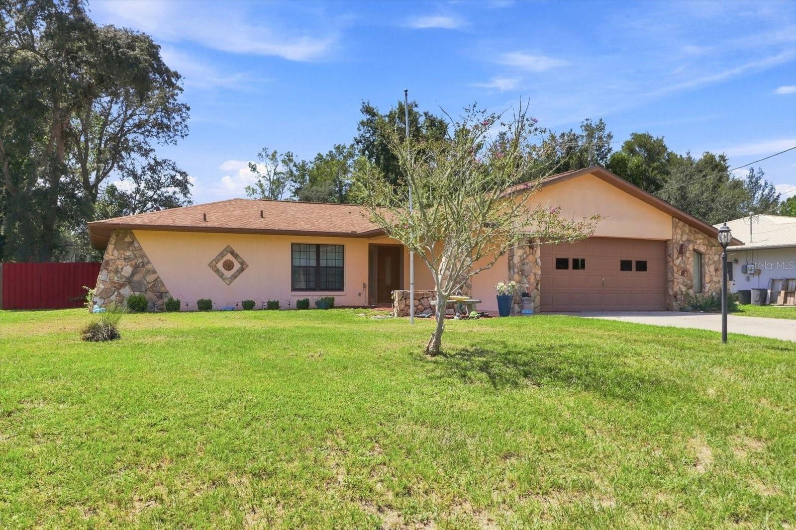 8830 N Amboy Dr Property Photo 3