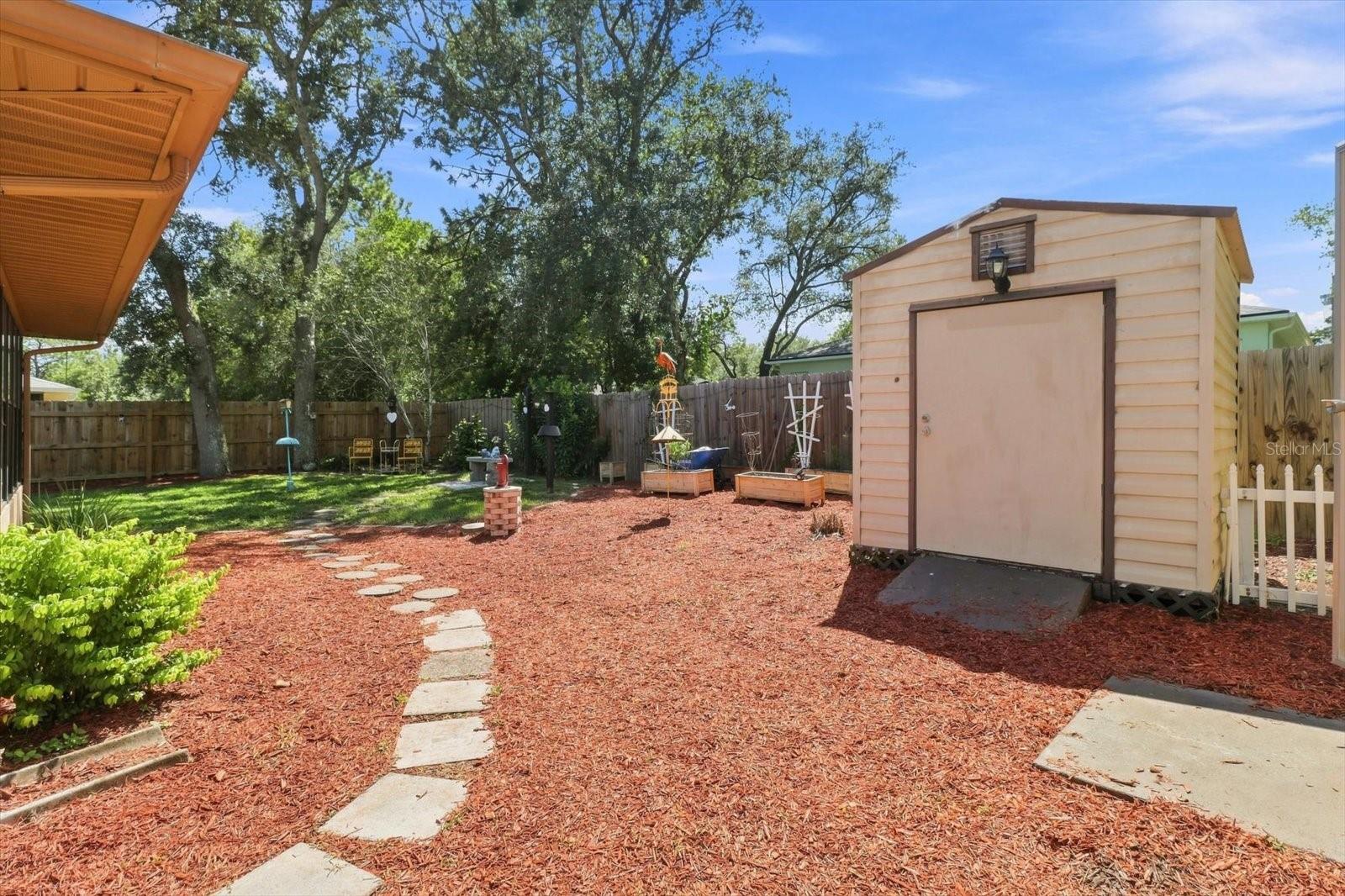 8830 N Amboy Dr Property Photo 27