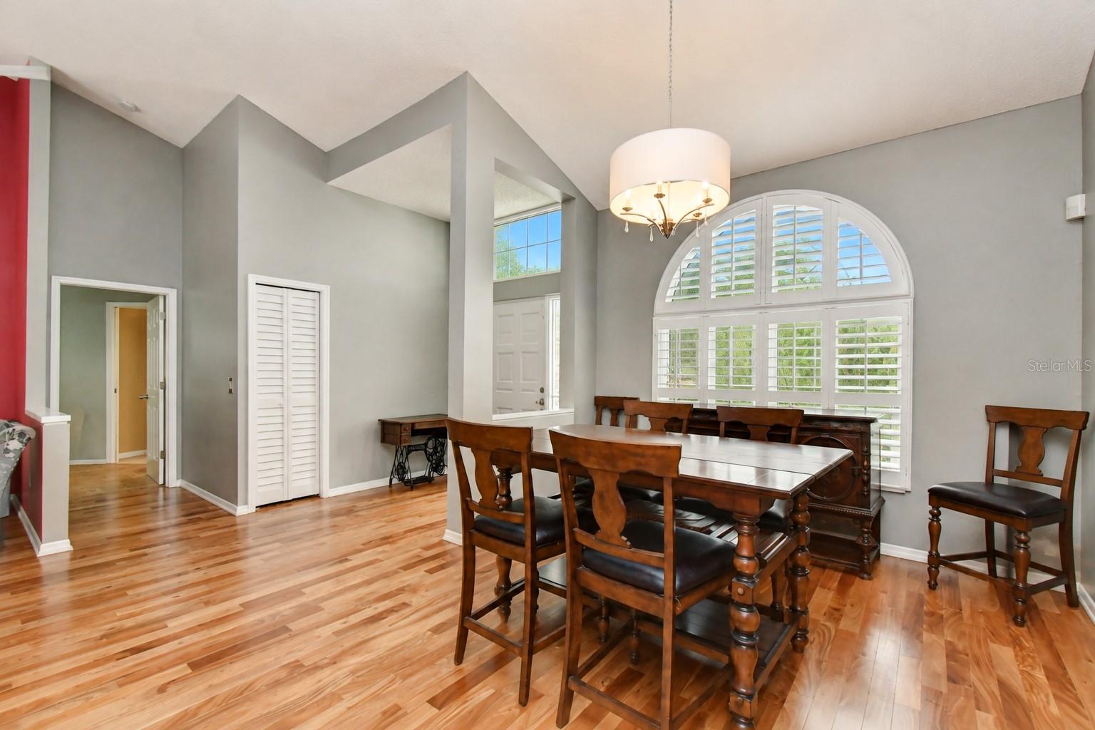 6608 Thoroughbred Loop Property Photo 8