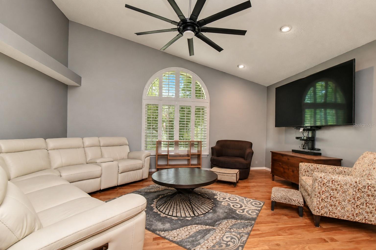6608 Thoroughbred Loop Property Photo 11
