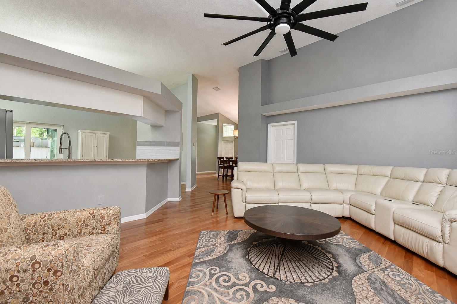 6608 Thoroughbred Loop Property Photo 12