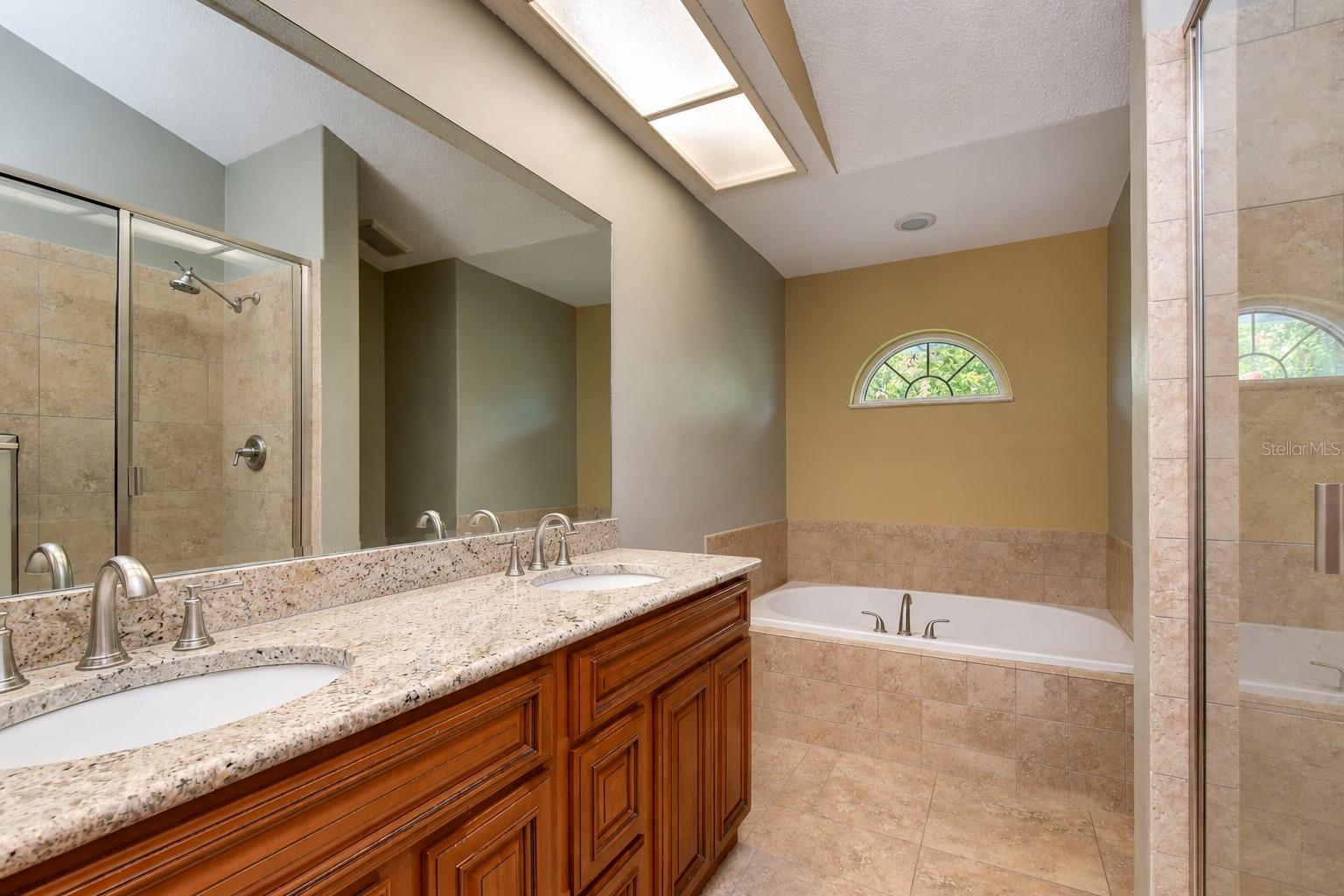 6608 Thoroughbred Loop Property Photo 18