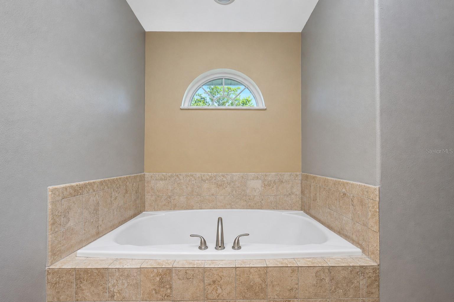 6608 Thoroughbred Loop Property Photo 20