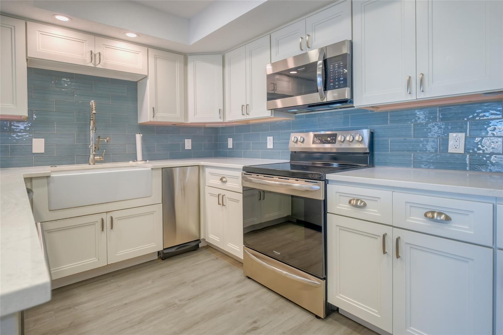 220 Belleview Blvd #812 Property Photo 9