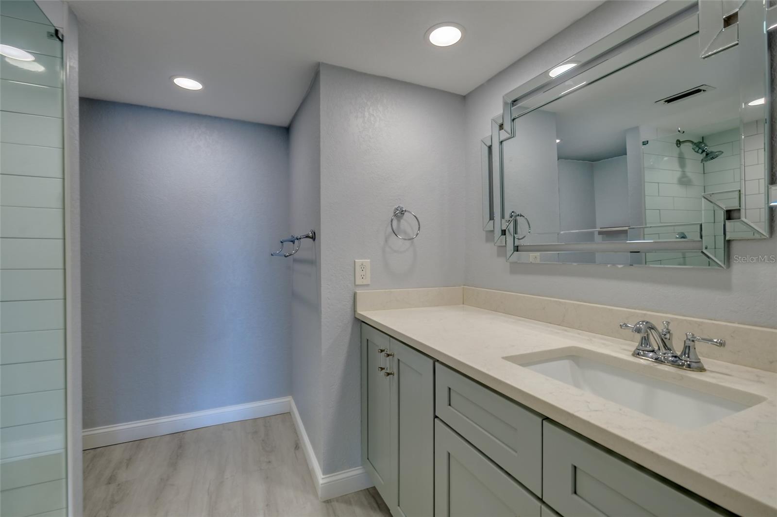220 Belleview Blvd #812 Property Photo 32