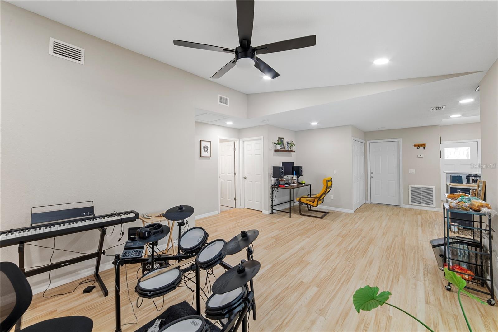 1003 Red Oak Cir Property Photo 17