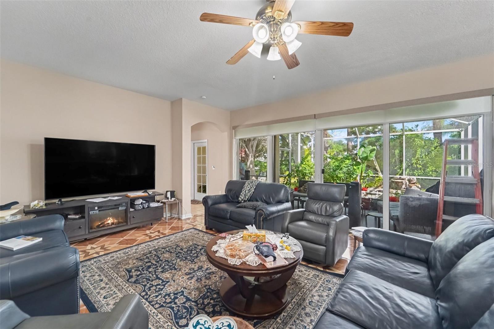 10409 Canary Isle Dr Property Photo 9
