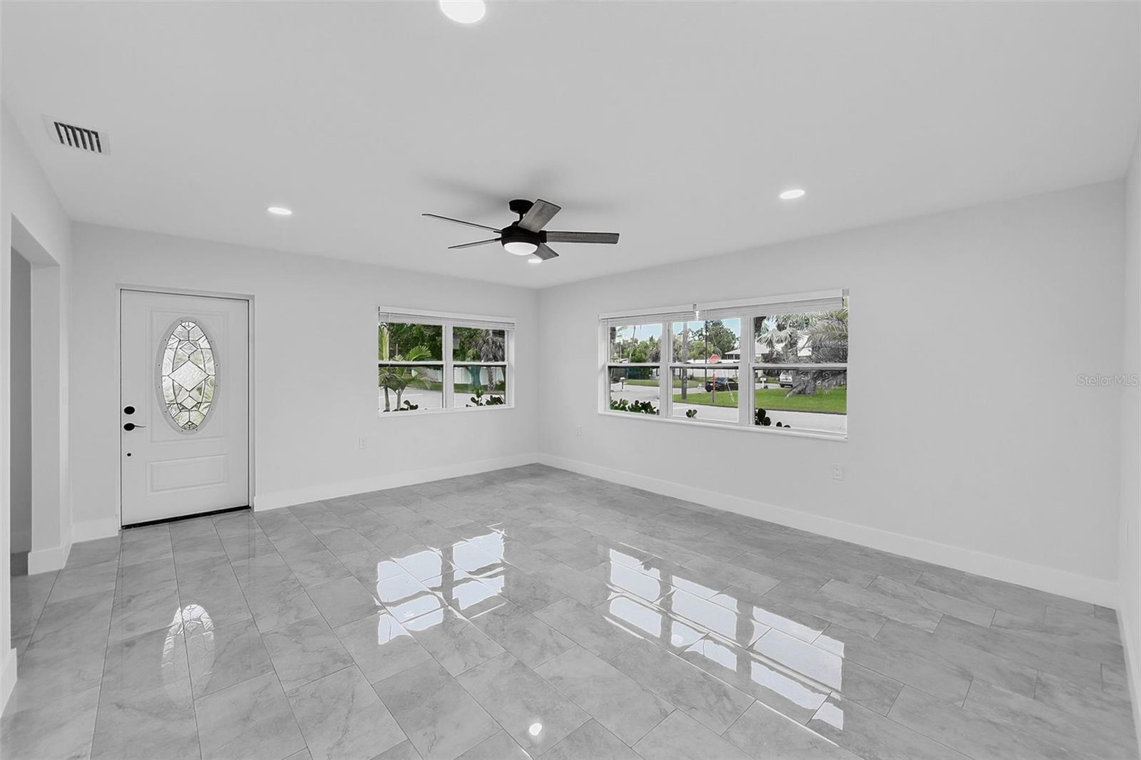 2425 Baywood Dr E Property Photo 7