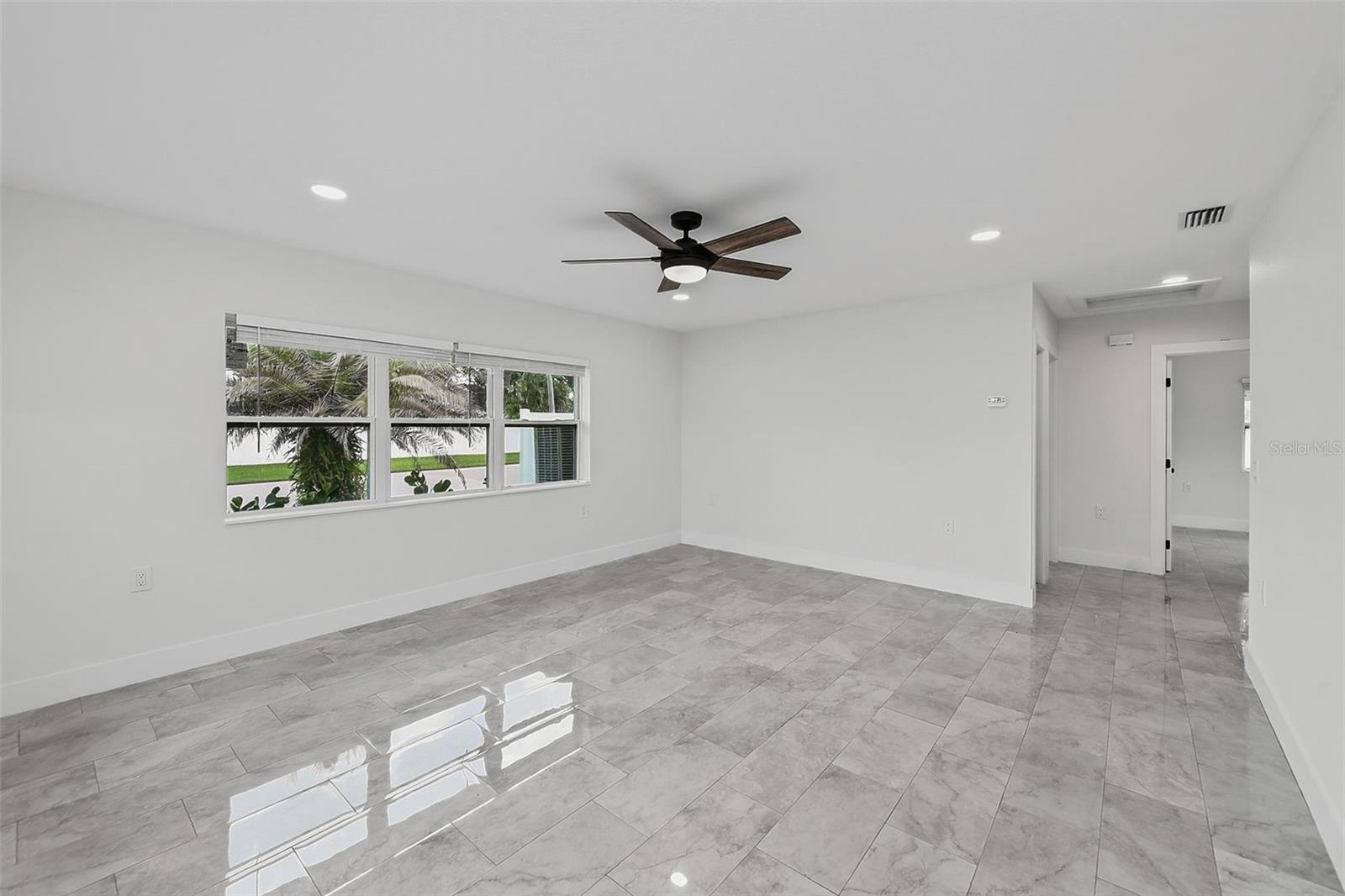 2425 Baywood Dr E Property Photo 8