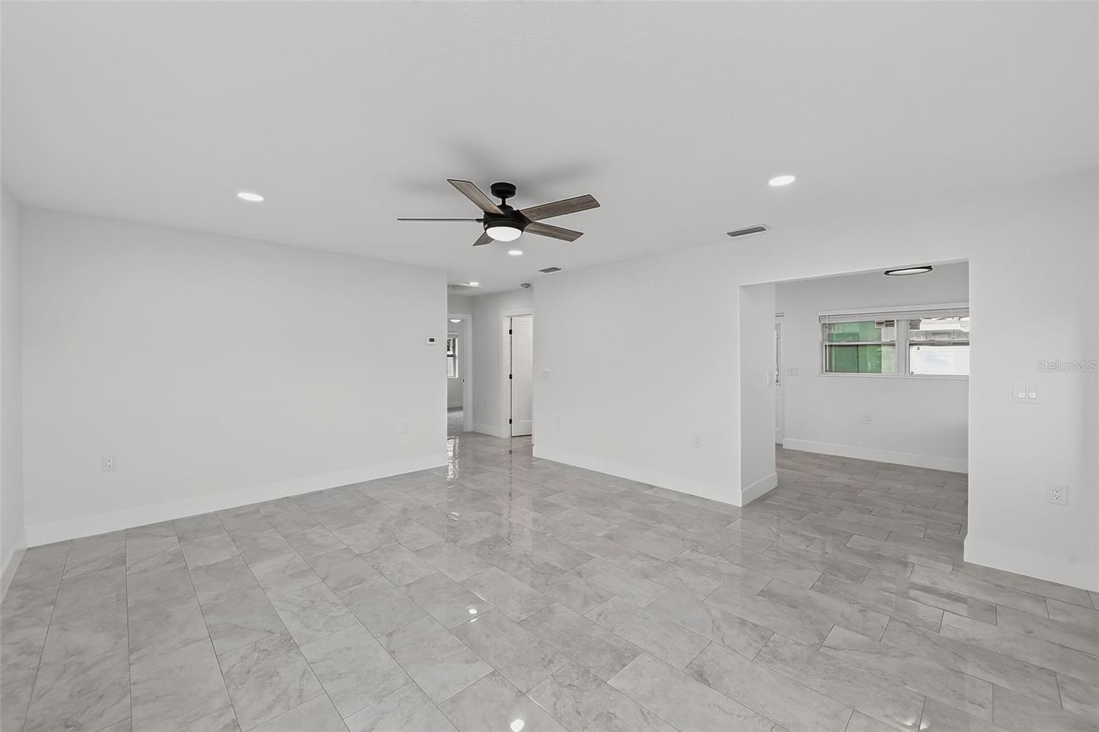 2425 Baywood Dr E Property Photo 9