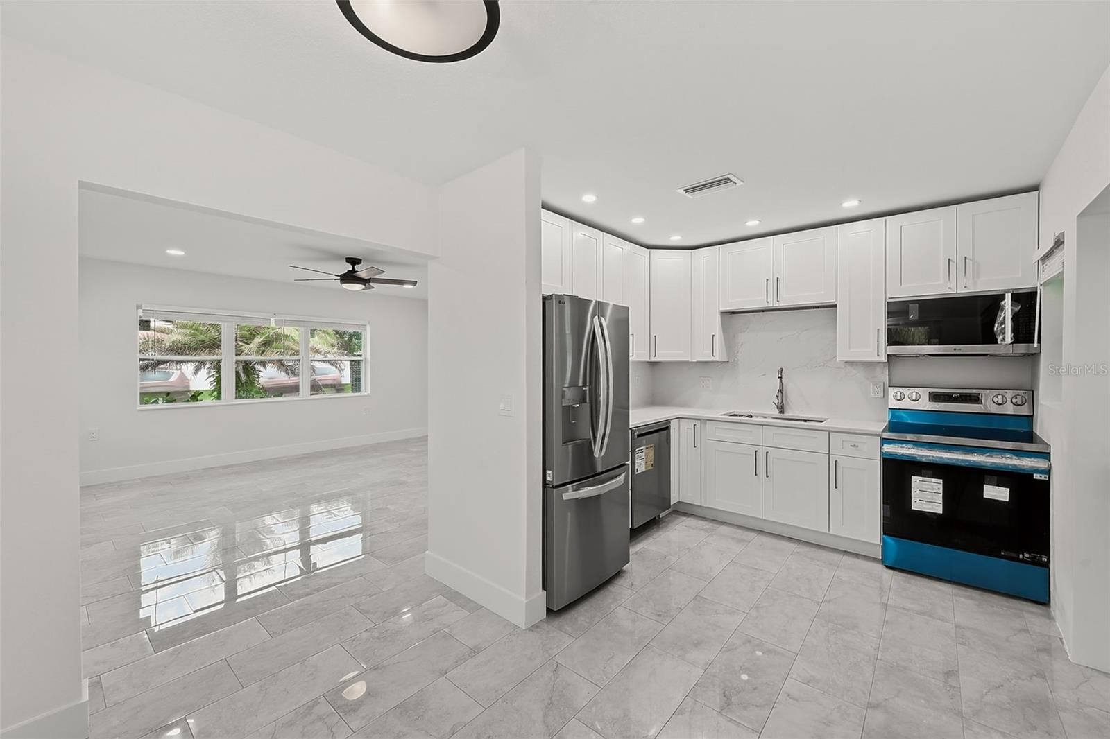 2425 Baywood Dr E Property Photo 12