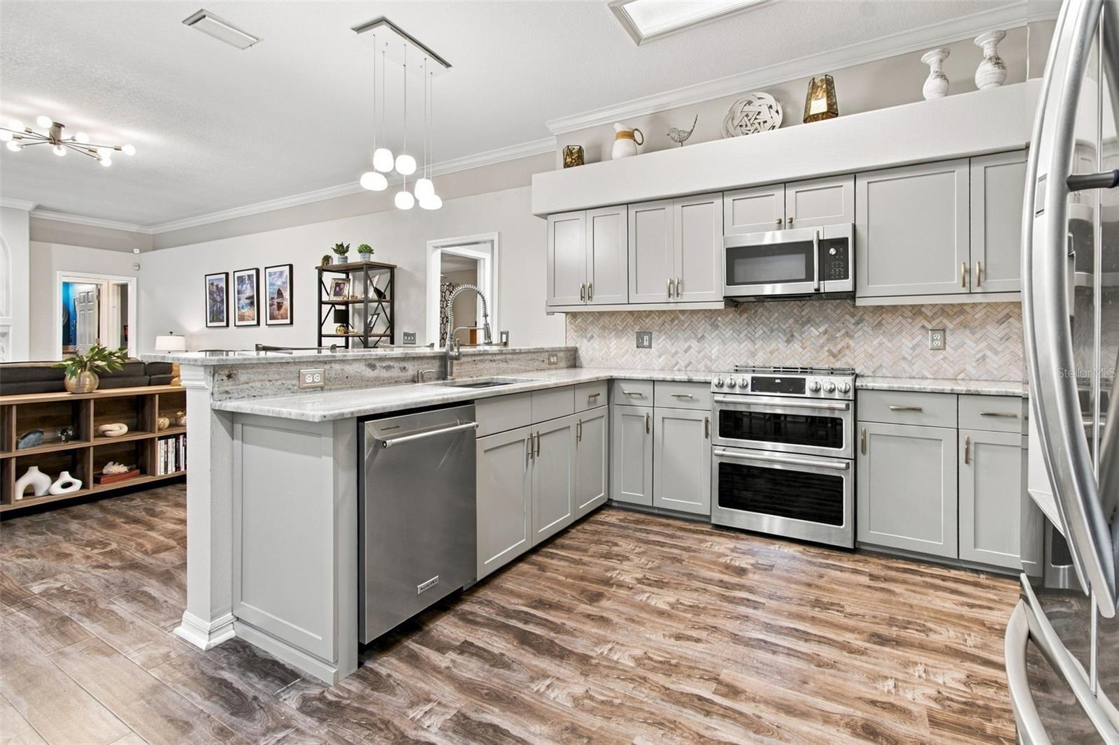 6901 Aqueduct Ter Property Photo 3