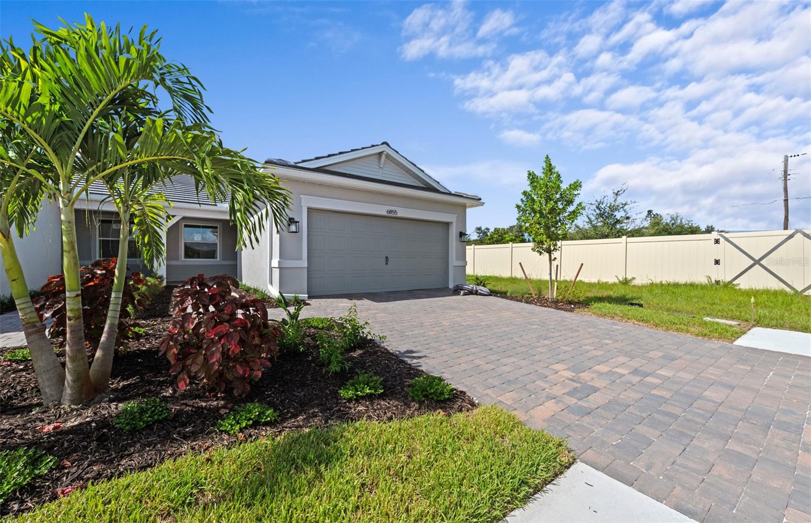 6855 Cali Ct Property Photo 2