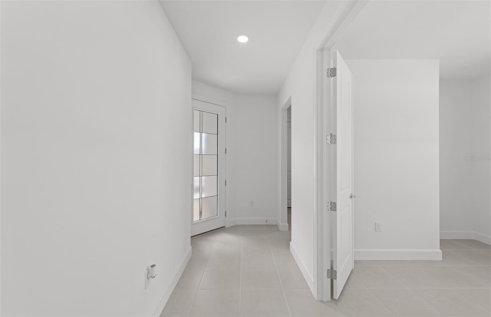 6859 Cali Ct Property Photo 4