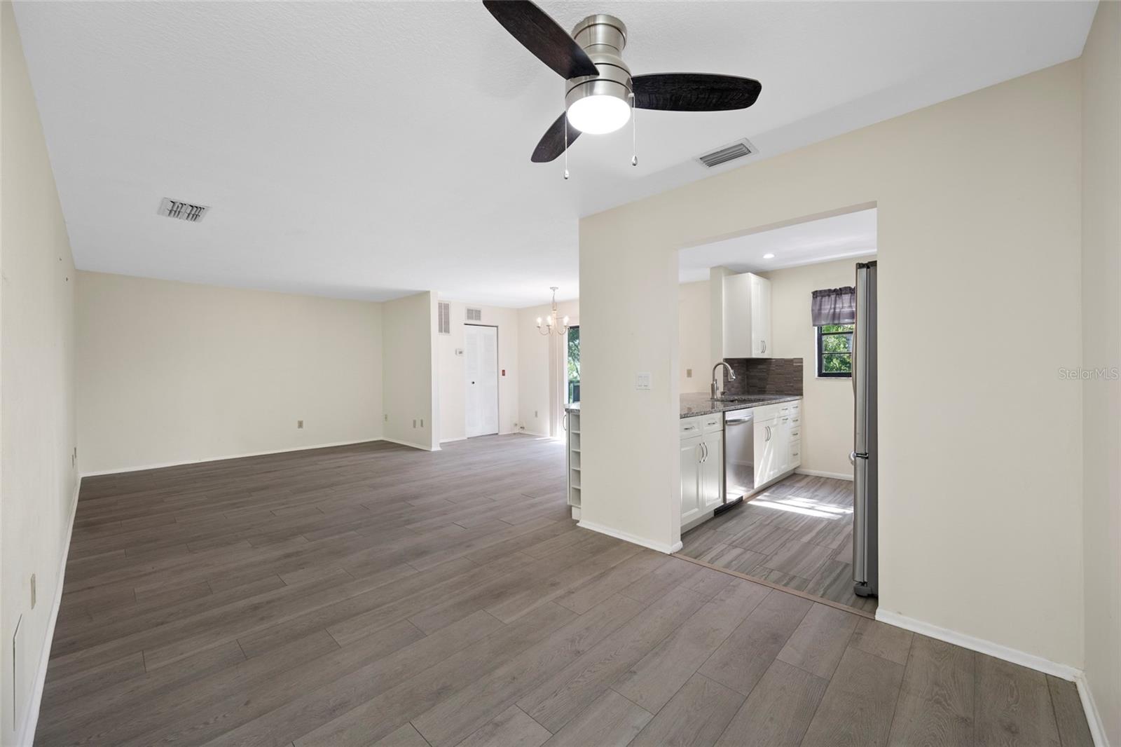 5970 80th St N #409 Property Photo 8
